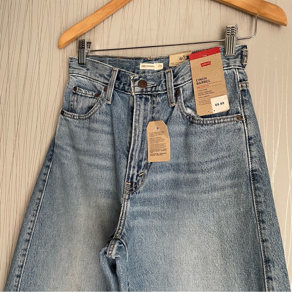 NWT Levi’s Cinch Barrel Jeans - Picture 6 of 16